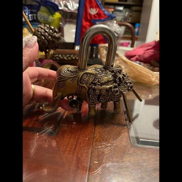 Elephant style brass padluck with 2 keys - Picture 6 of 7